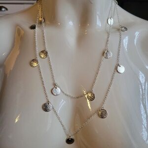 🎀 5/$20 🎀 Daisy Fuentes Silver hammered disc long necklace